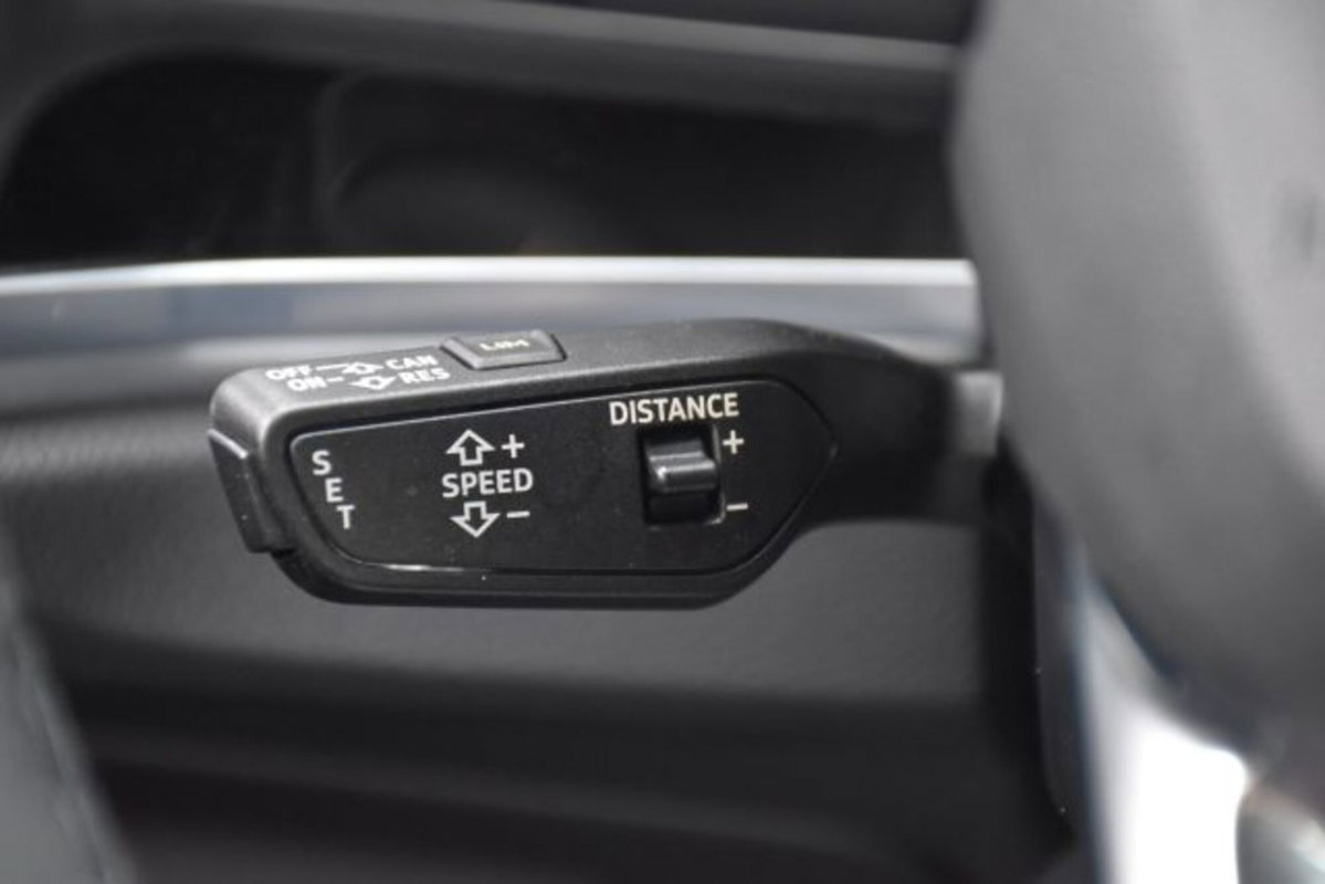 Audi Q3 35 TDI quattro S tronic Business (14)