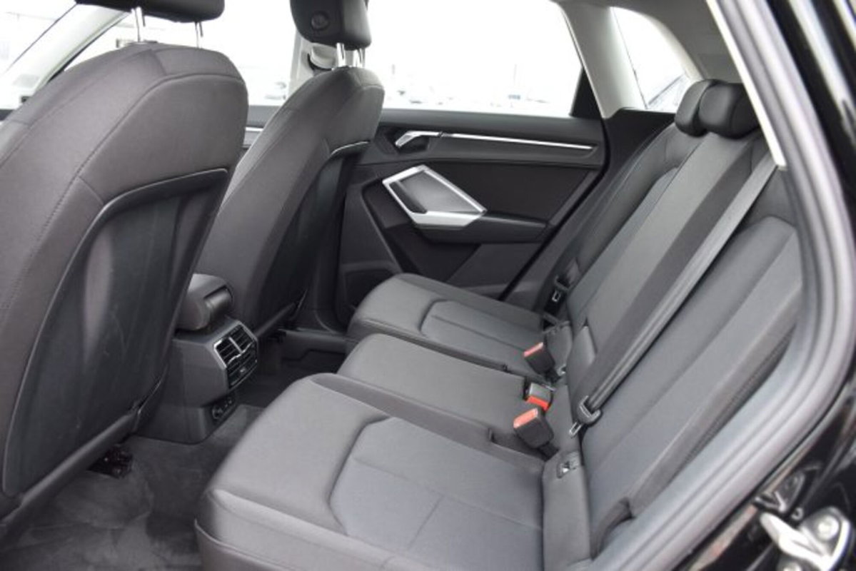 Audi Q3 35 TDI quattro S tronic Business (15)