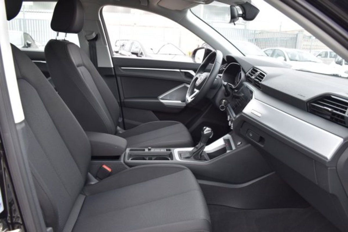 Audi Q3 35 TDI quattro S tronic Business (19)