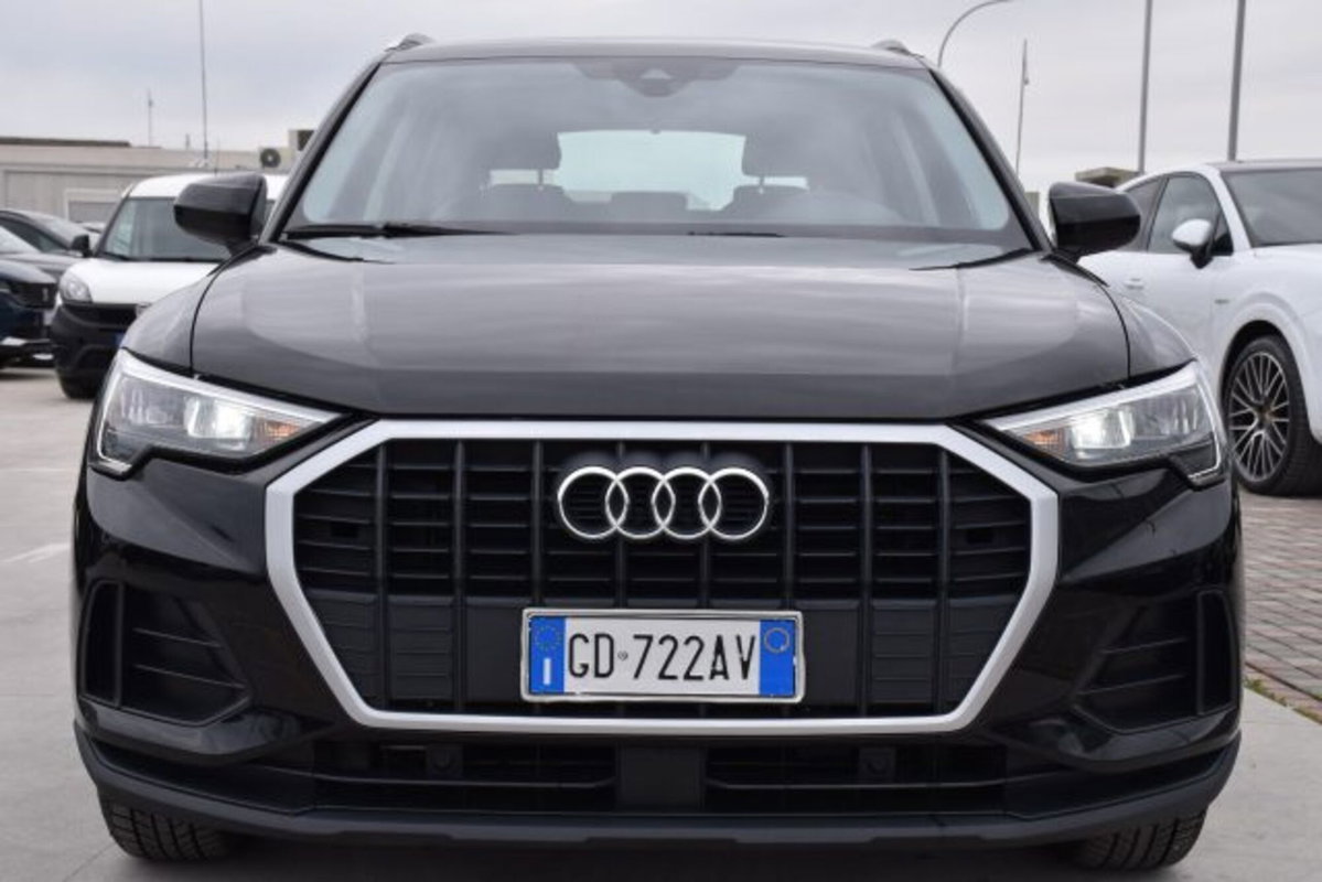Audi Q3 35 TDI quattro S tronic Business (2)