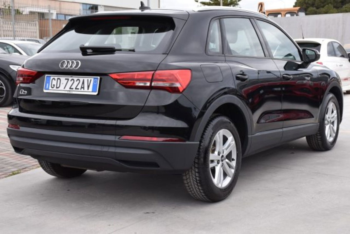 Audi Q3 35 TDI quattro S tronic Business (4)