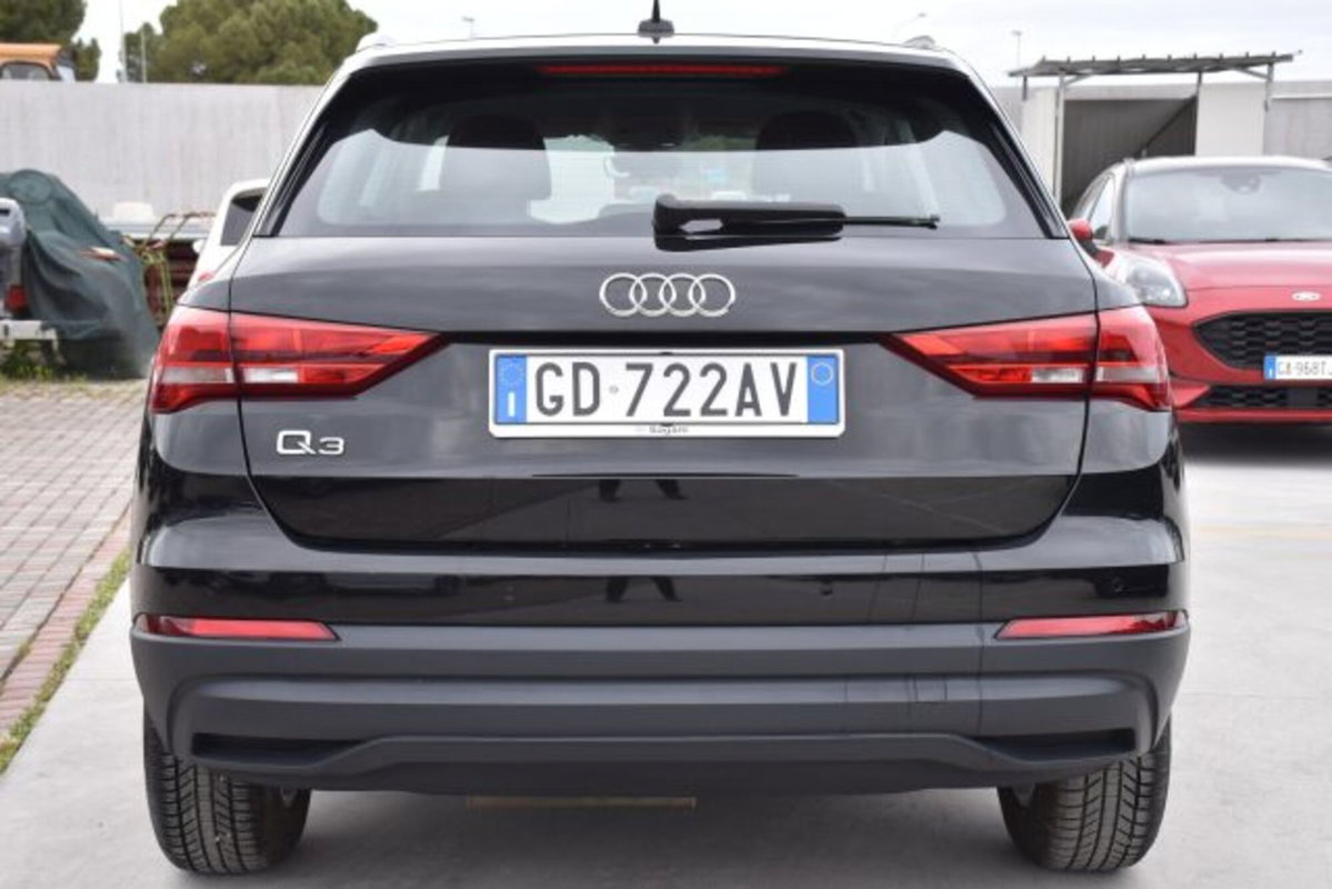 Audi Q3 35 TDI quattro S tronic Business (5)