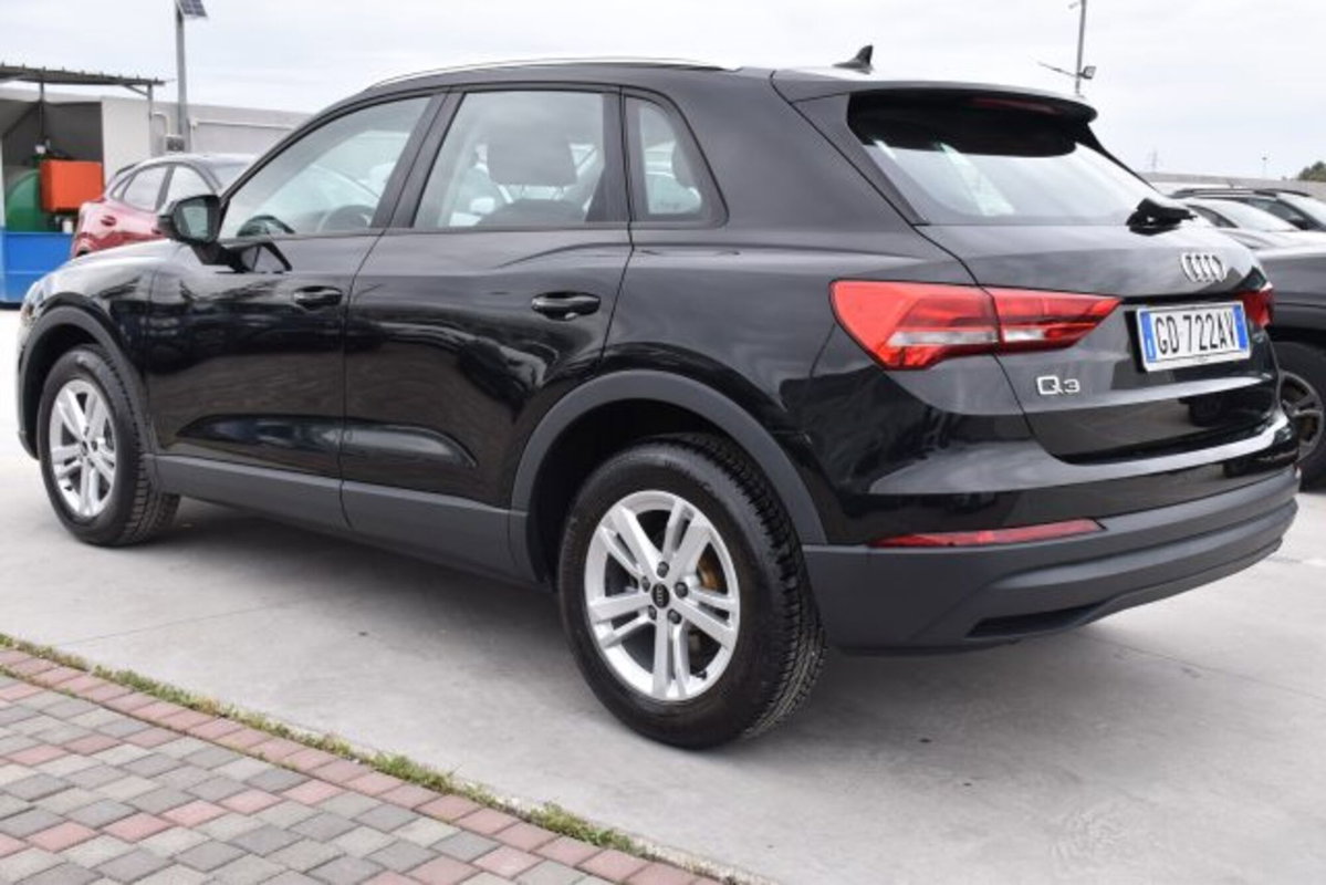 Audi Q3 35 TDI quattro S tronic Business (6)