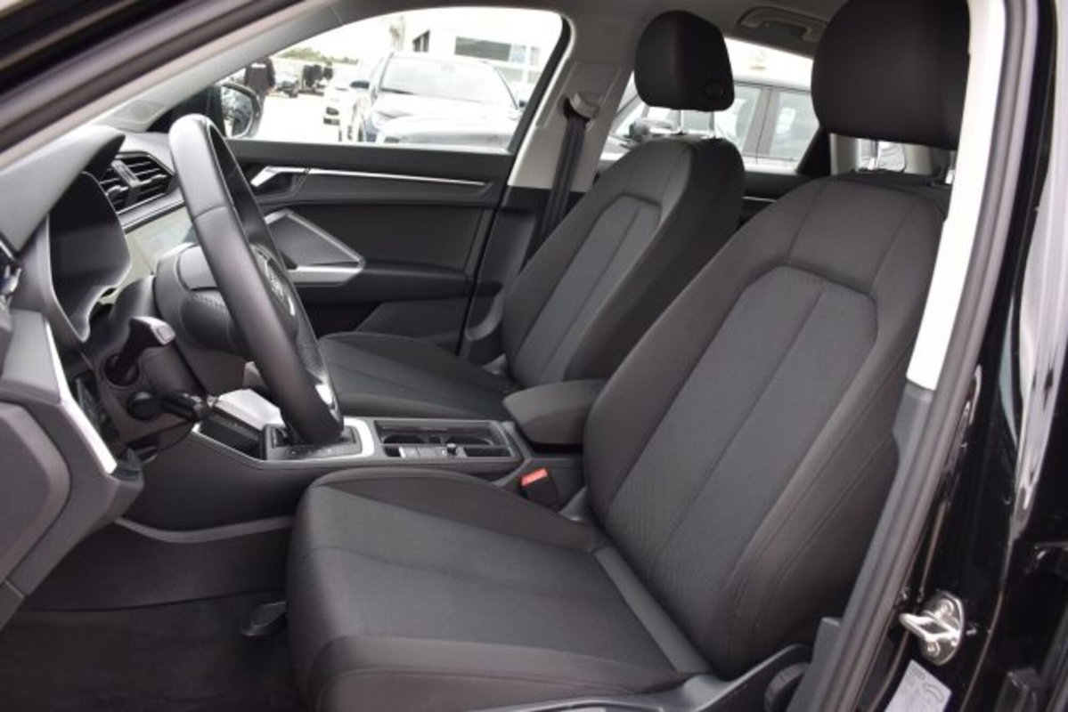 Audi Q3 35 TDI quattro S tronic Business (8)