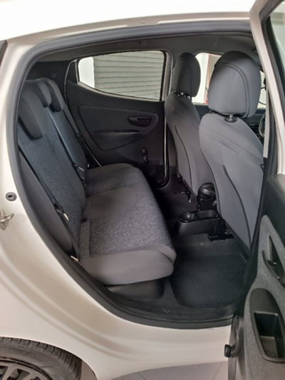 Lancia Ypsilon 1.0 FireFly 5 porte S&S Hybrid Ecochic Gold (17)