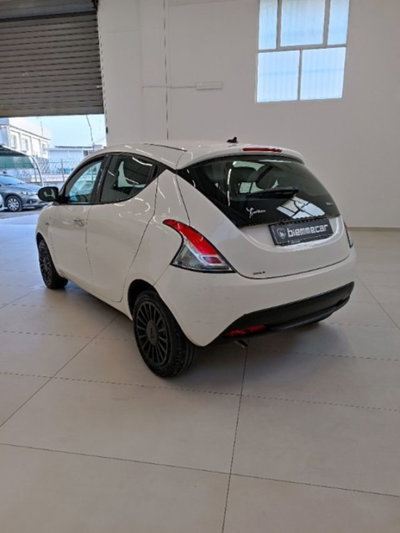 Lancia Ypsilon 1.0 FireFly 5 porte S&S Hybrid Ecochic Gold (4)