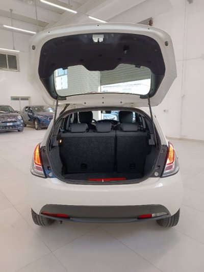 Lancia Ypsilon 1.0 FireFly 5 porte S&S Hybrid Ecochic Gold (9)