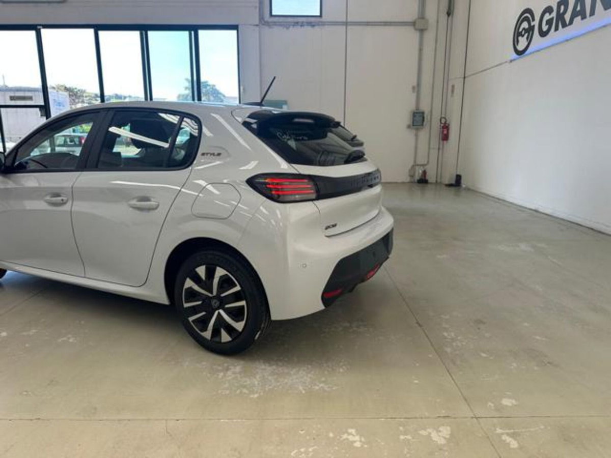 Peugeot 208 1.2 puretech Active s&s 100cv (5)