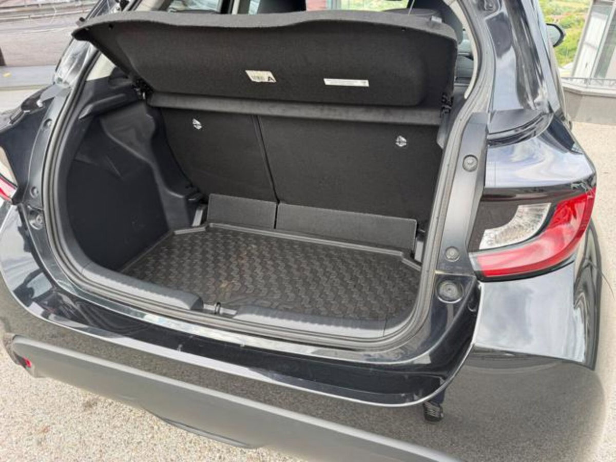Toyota Yaris 1.5 Hybrid 5 porte Energy (14)