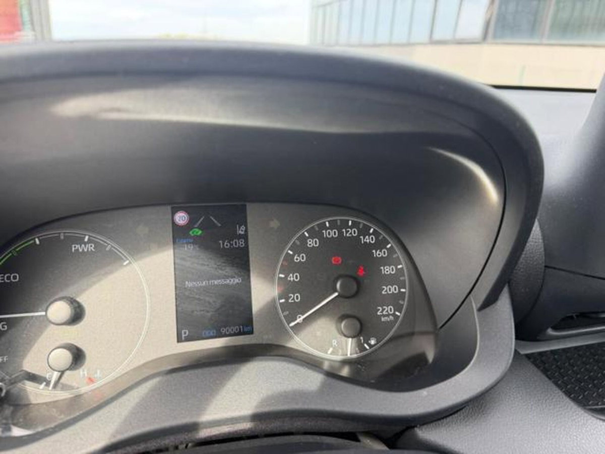 Toyota Yaris 1.5 Hybrid 5 porte Energy (8)