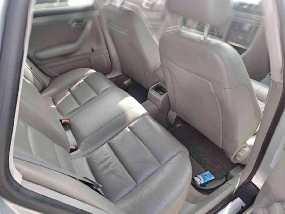 Audi A4 Avant 2.0 16V TDI multitr. Top (15)