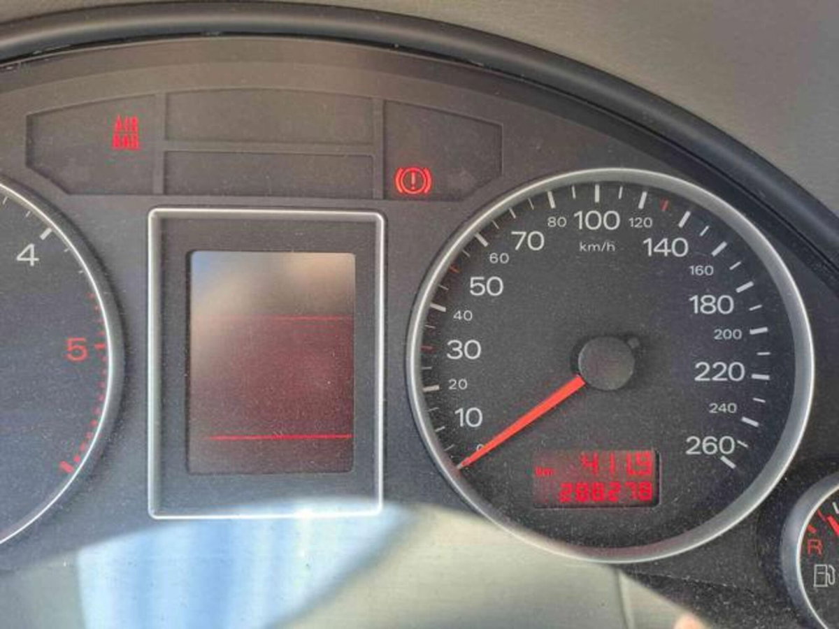 Audi A4 Avant 2.0 16V TDI multitr. Top (2)