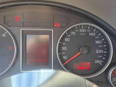 Audi A4 Avant 2.0 16V TDI multitr. Top (2)