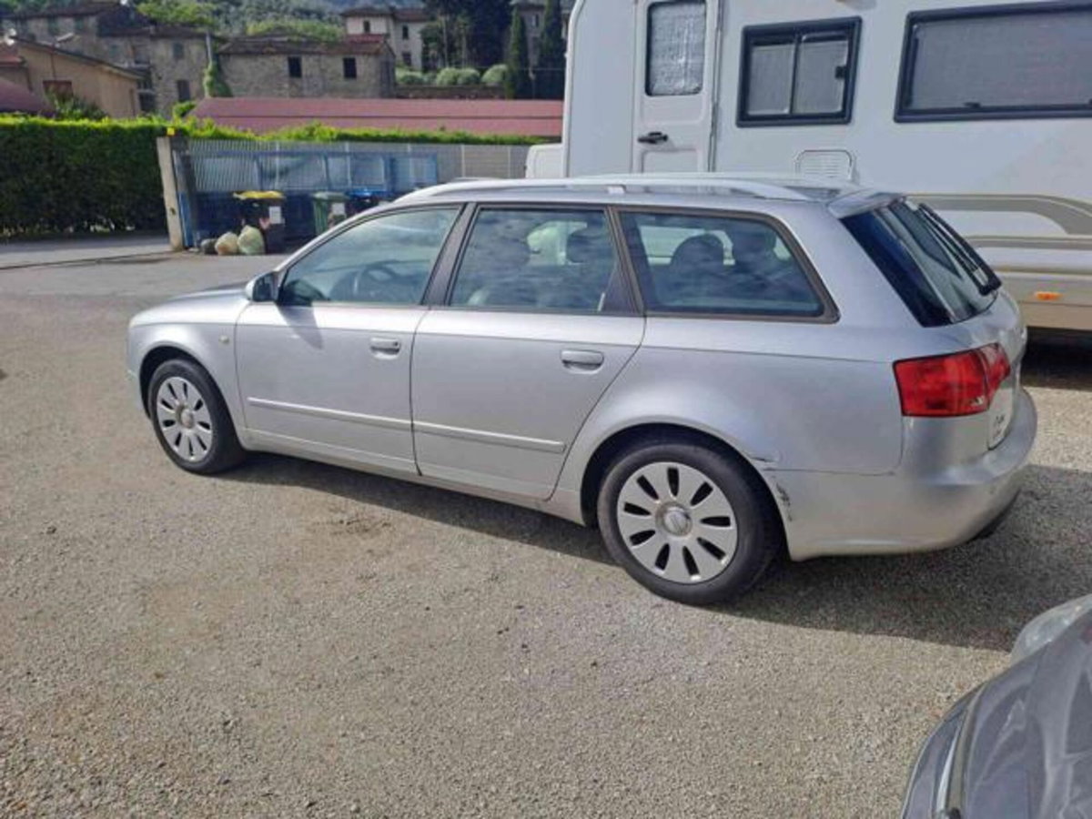 Audi A4 Avant 2.0 16V TDI multitr. Top (5)