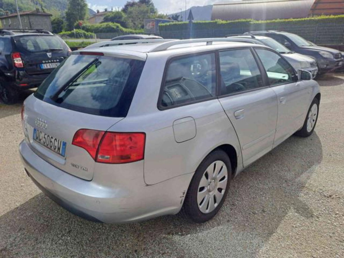 Audi A4 Avant 2.0 16V TDI multitr. Top (7)