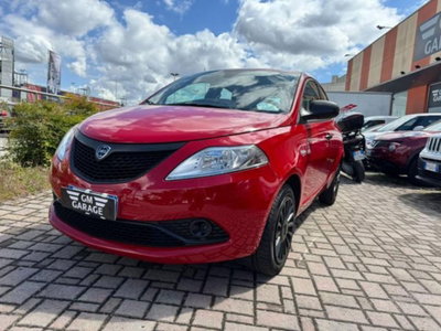 Lancia Ypsilon 1.0 FireFly 5 porte S&S Hybrid Ecochic Silver usata