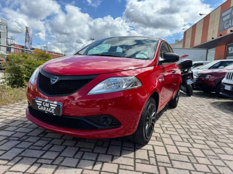 Lancia Ypsilon 1.0 FireFly 5 porte S&S Hybrid Ecochic Silver