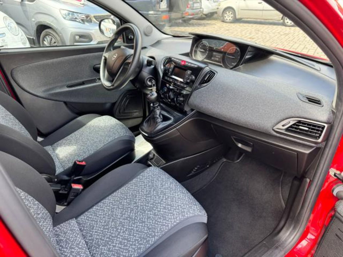 Lancia Ypsilon 1.0 FireFly 5 porte S&S Hybrid Ecochic Silver (11)