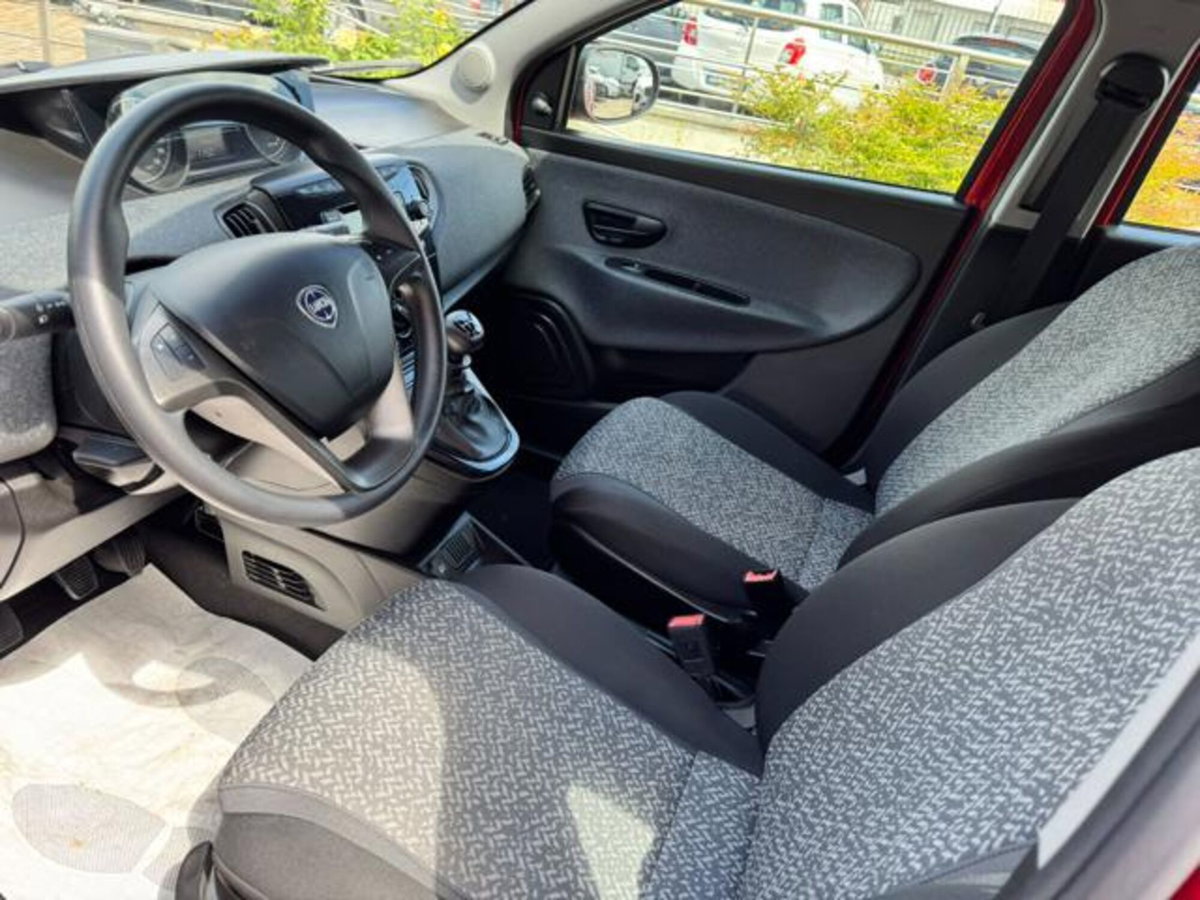 Lancia Ypsilon 1.0 FireFly 5 porte S&S Hybrid Ecochic Silver (13)