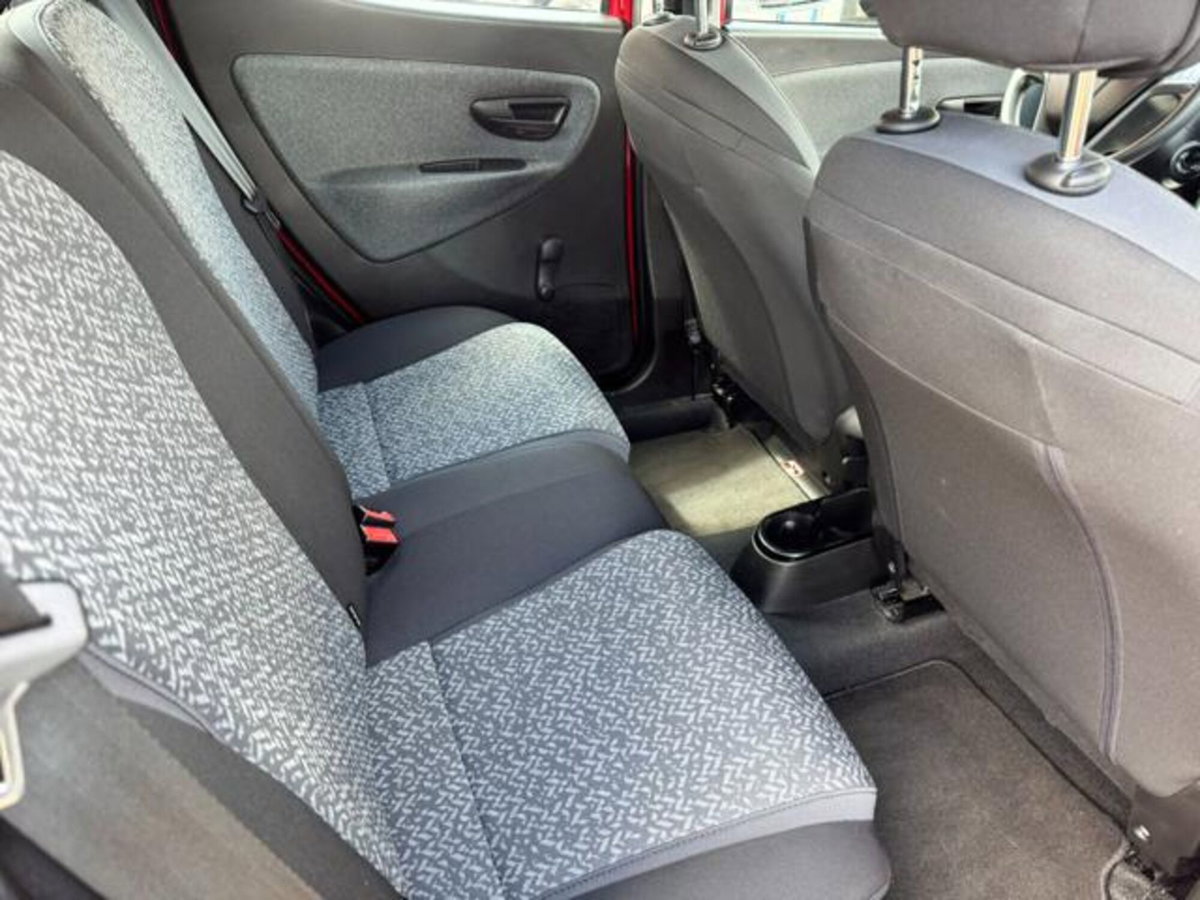 Lancia Ypsilon 1.0 FireFly 5 porte S&S Hybrid Ecochic Silver (14)