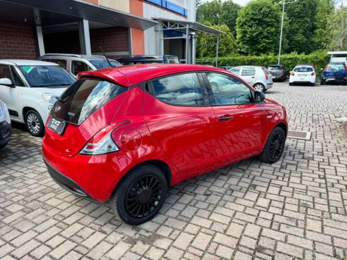 Lancia Ypsilon 1.0 FireFly 5 porte S&S Hybrid Ecochic Silver (15)