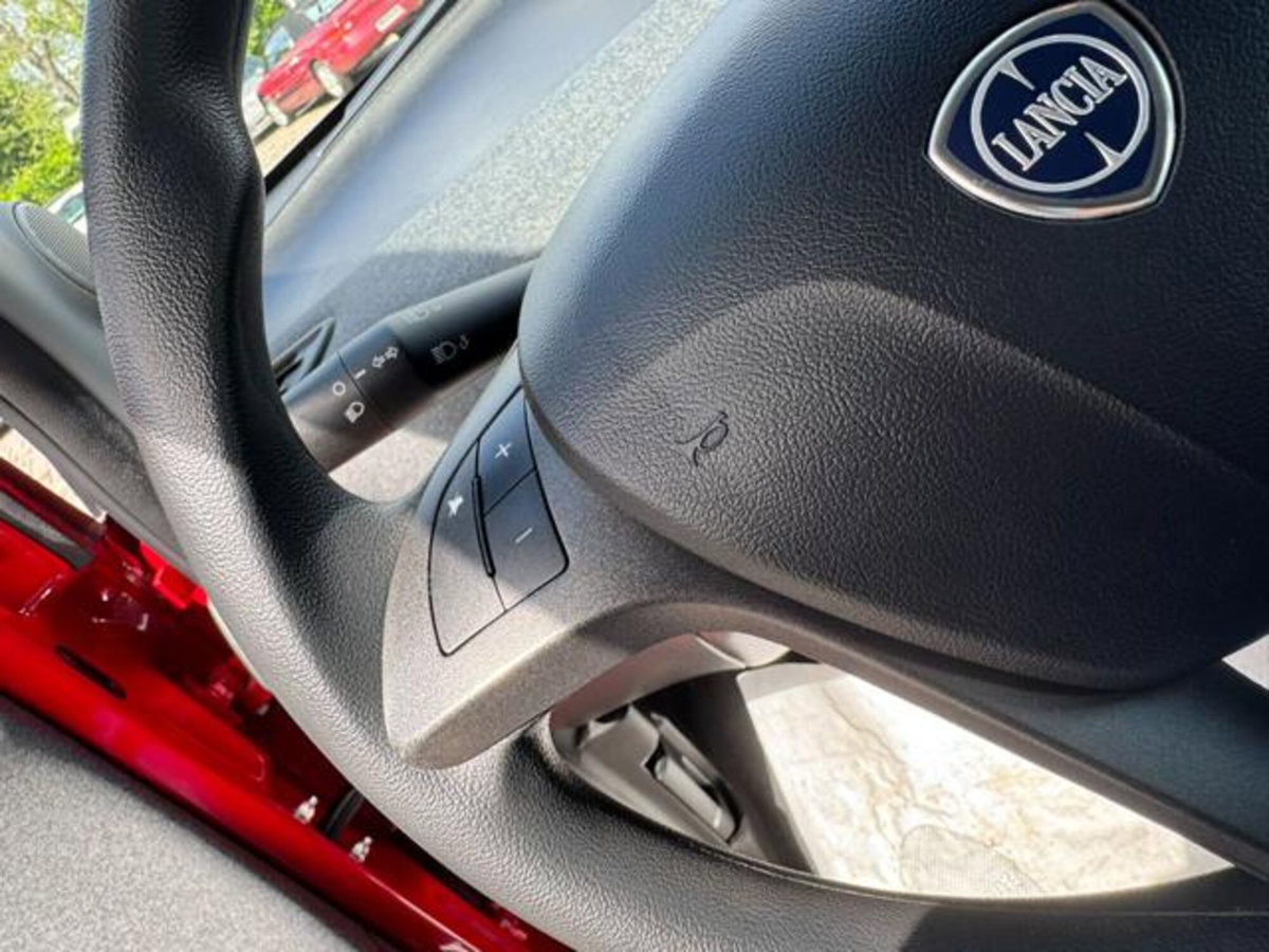 Lancia Ypsilon 1.0 FireFly 5 porte S&S Hybrid Ecochic Silver (18)