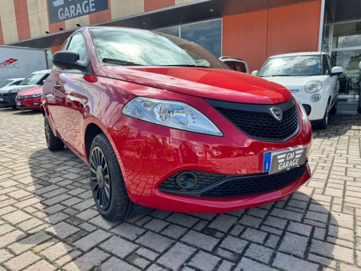 Lancia Ypsilon 1.0 FireFly 5 porte S&S Hybrid Ecochic Silver (4)