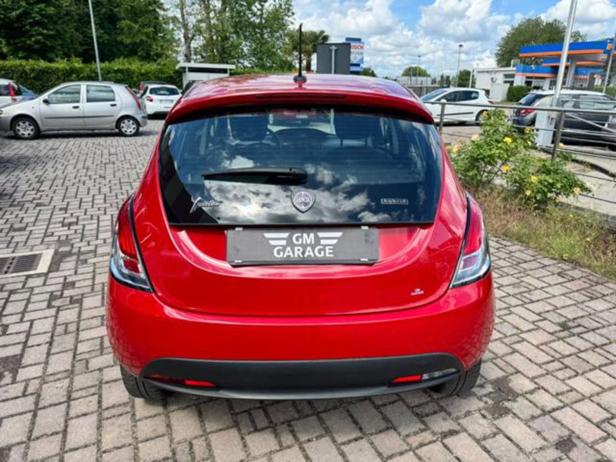Lancia Ypsilon 1.0 FireFly 5 porte S&S Hybrid Ecochic Silver (5)