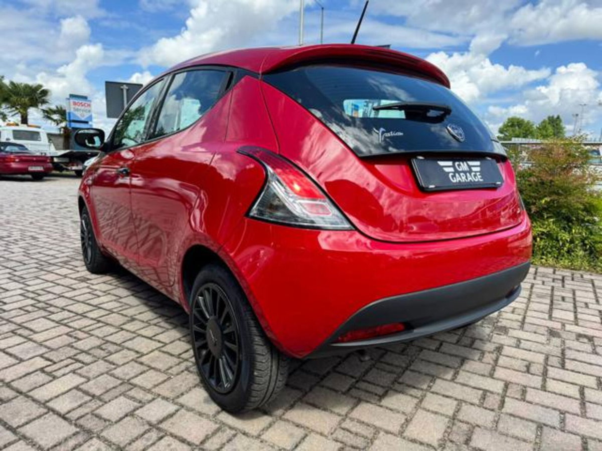 Lancia Ypsilon 1.0 FireFly 5 porte S&S Hybrid Ecochic Silver (6)