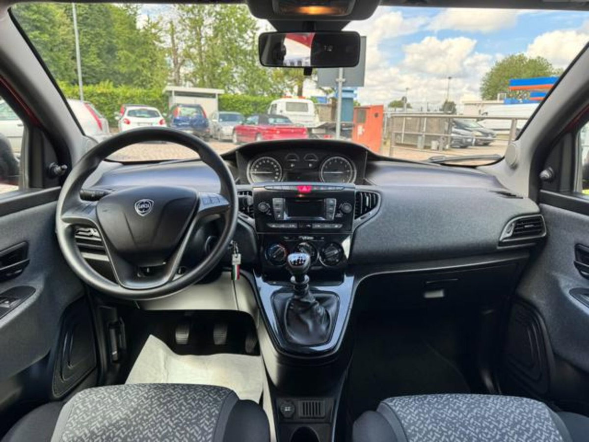 Lancia Ypsilon 1.0 FireFly 5 porte S&S Hybrid Ecochic Silver (9)