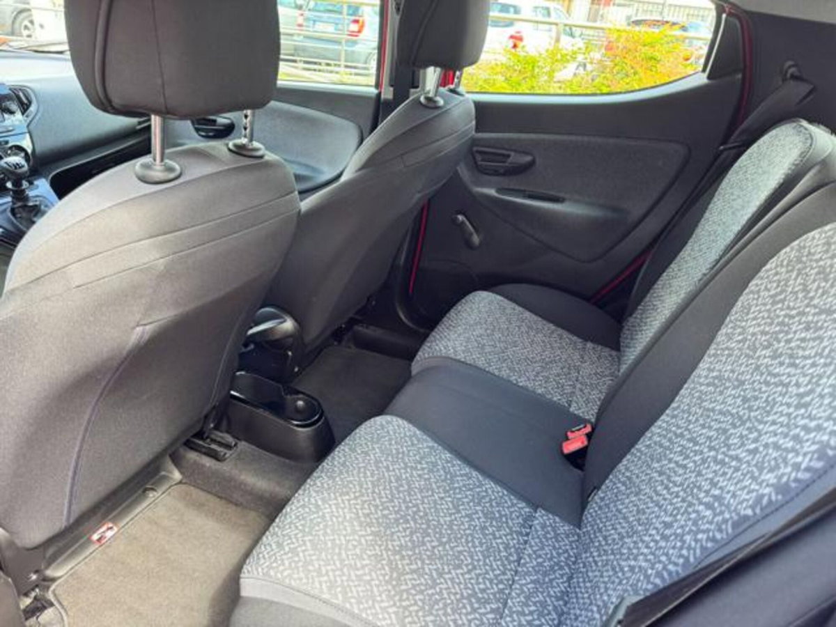 Lancia Ypsilon 1.0 FireFly 5 porte S&S Hybrid Ecochic Silver (10)