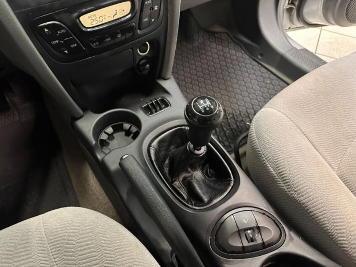 Hyundai Santa Fe 2.4i 4WD Plus (14)