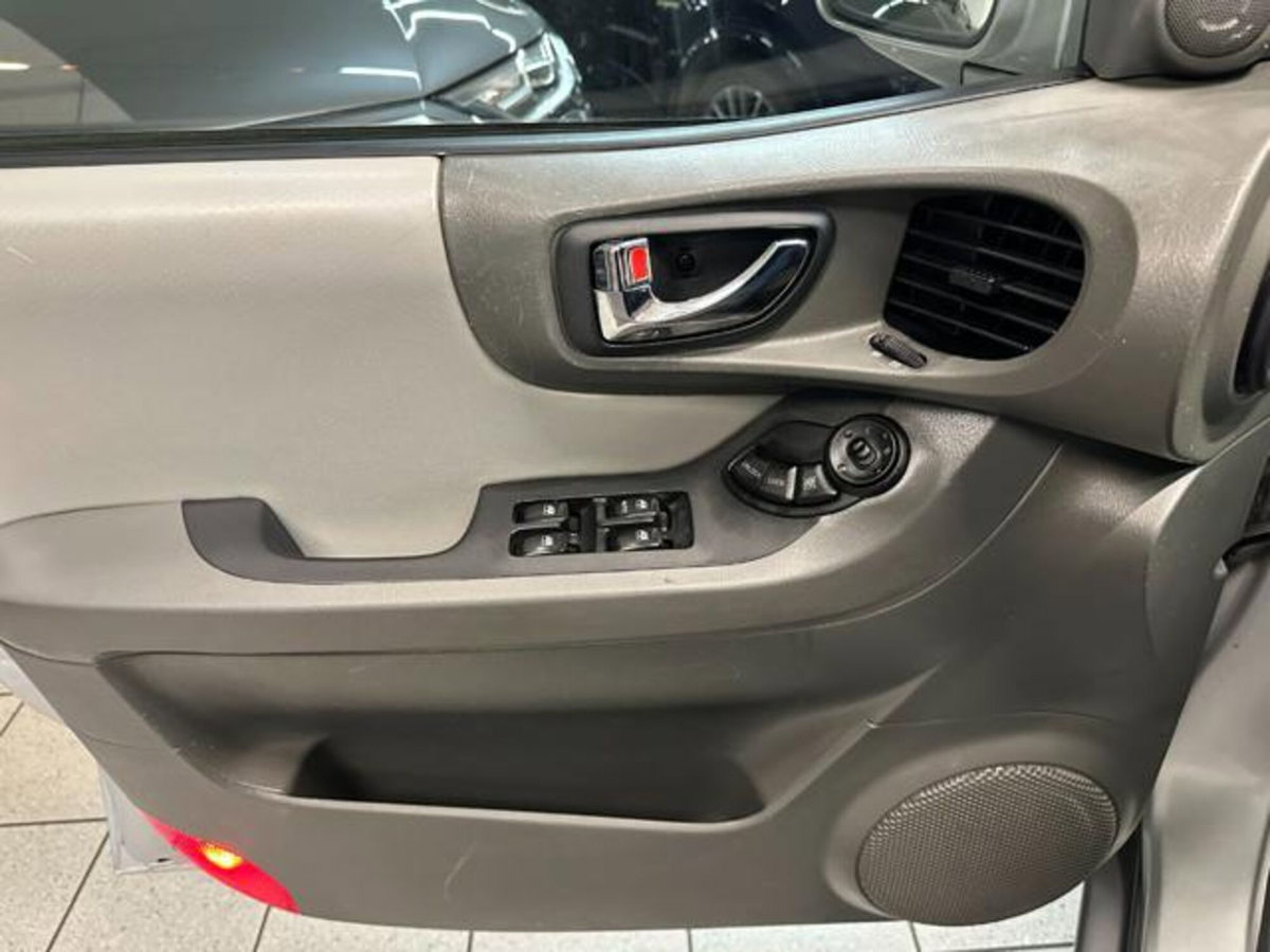 Hyundai Santa Fe 2.4i 4WD Plus (17)