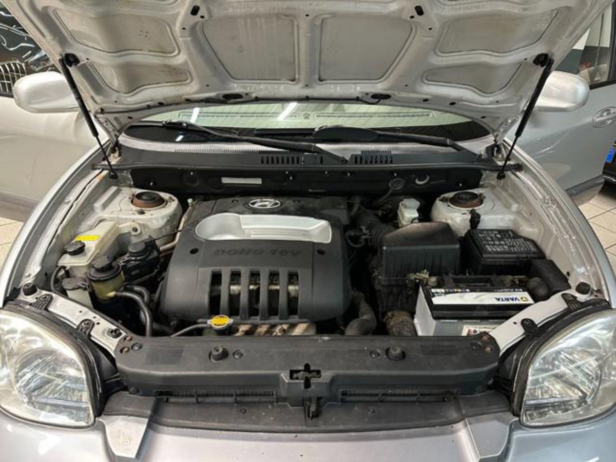 Hyundai Santa Fe 2.4i 4WD Plus (6)