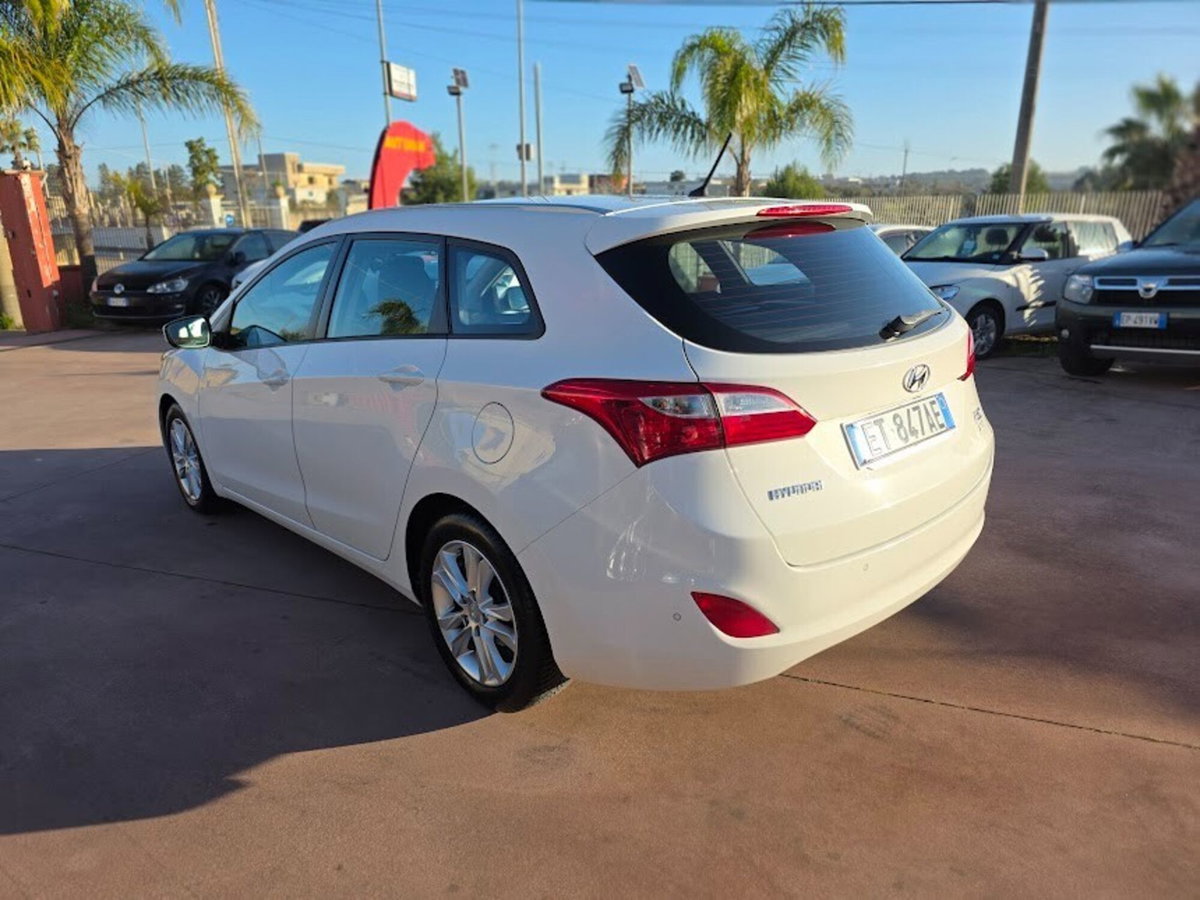 Hyundai i30 Station Wagon 1.6 CRDi Comfort A/T (10)