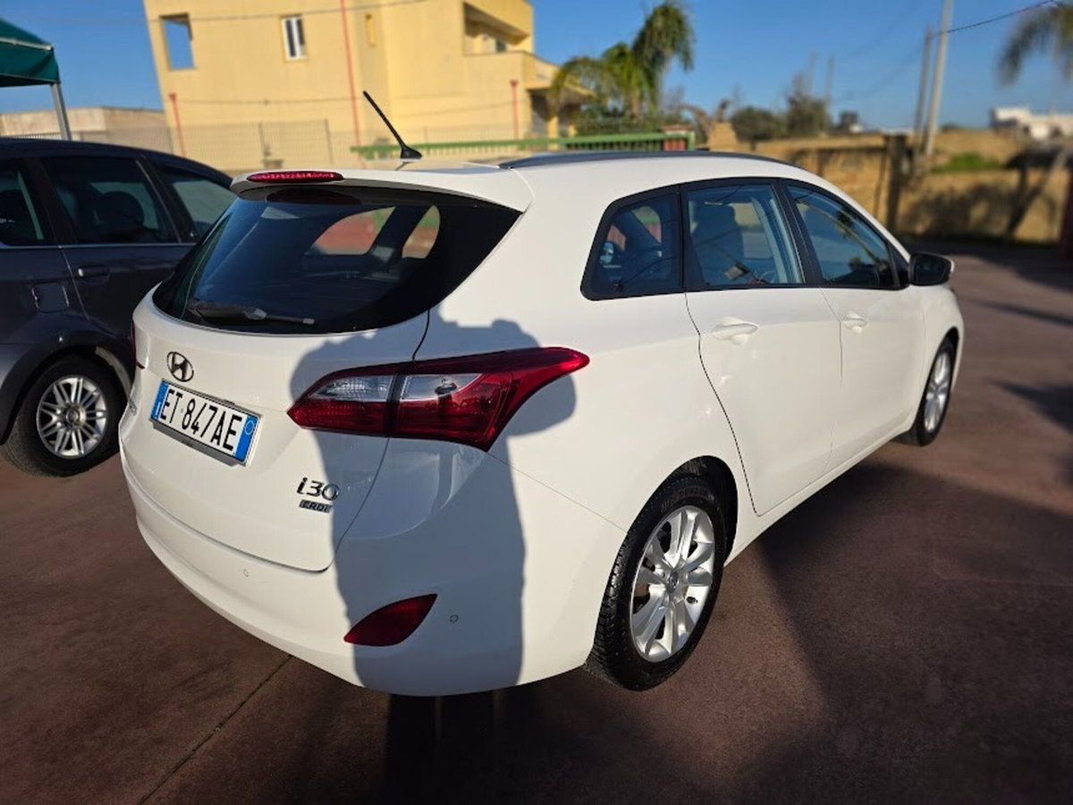 Hyundai i30 Station Wagon 1.6 CRDi Comfort A/T (12)