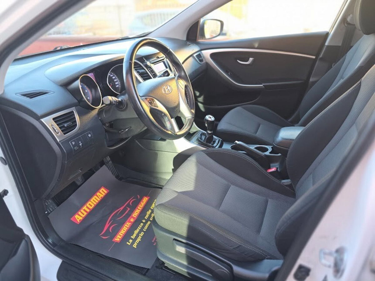 Hyundai i30 Station Wagon 1.6 CRDi Comfort A/T (17)
