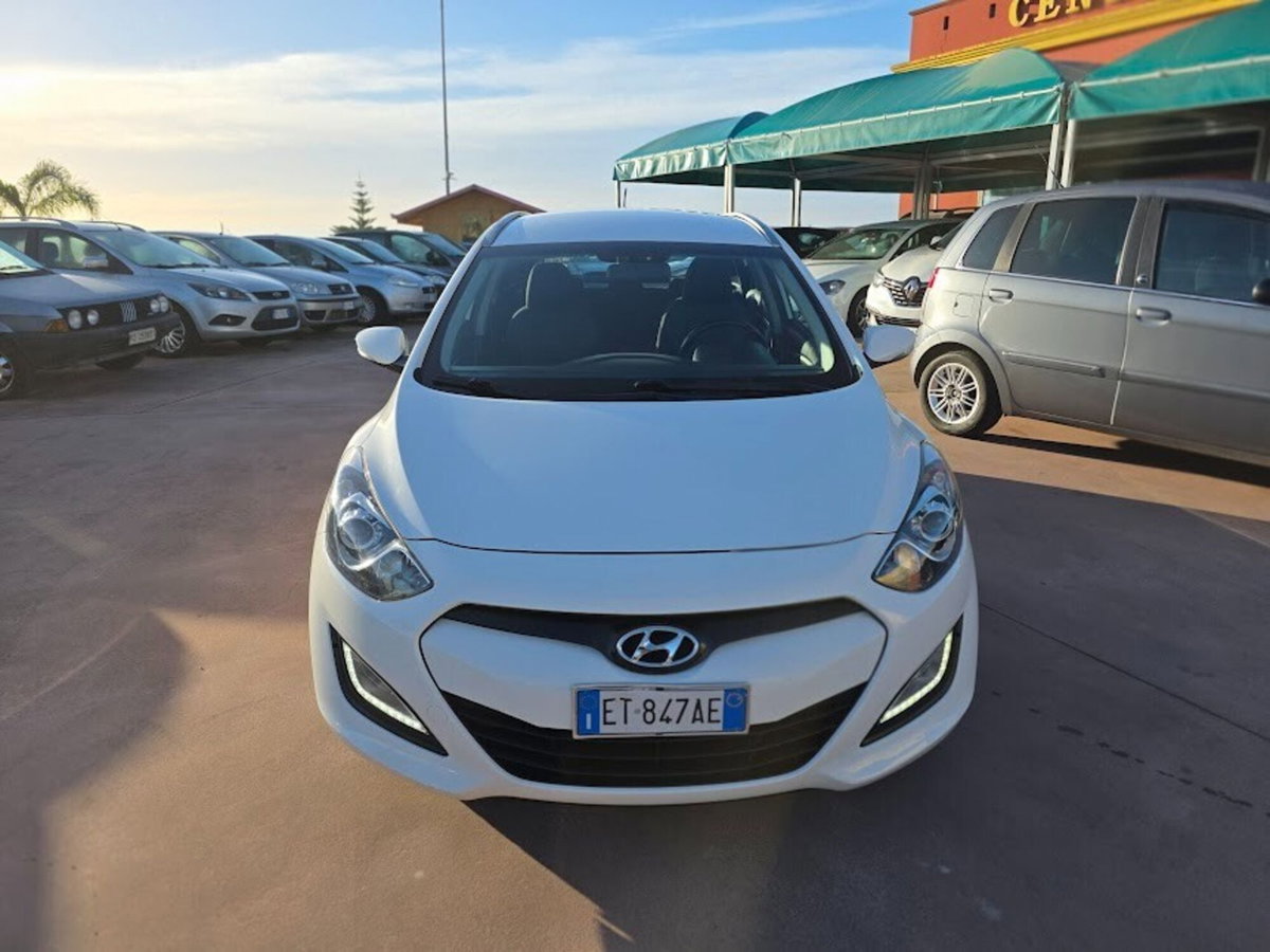Hyundai i30 Station Wagon 1.6 CRDi Comfort A/T (8)