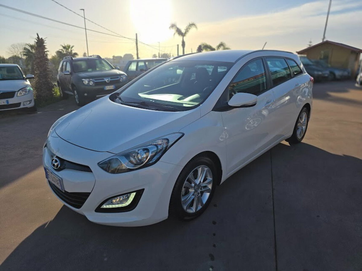Hyundai i30 Station Wagon 1.6 CRDi Comfort A/T (9)