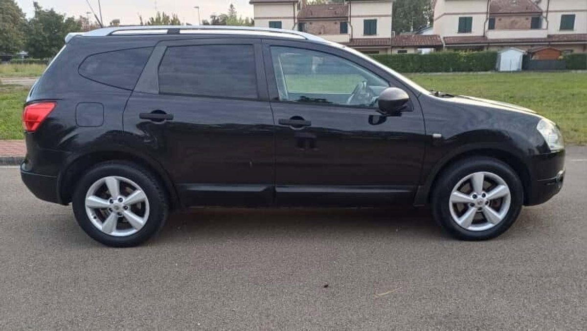 Nissan Qashqai 2.0 dCi DPF 4WD Tekna (16)