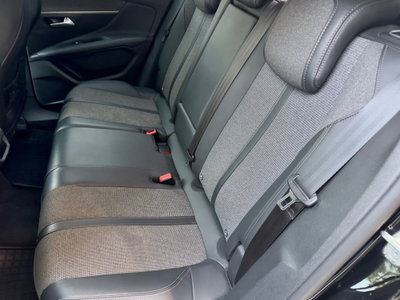 Peugeot 3008 BlueHDi 130 S&S EAT8 Allure Pack (9)