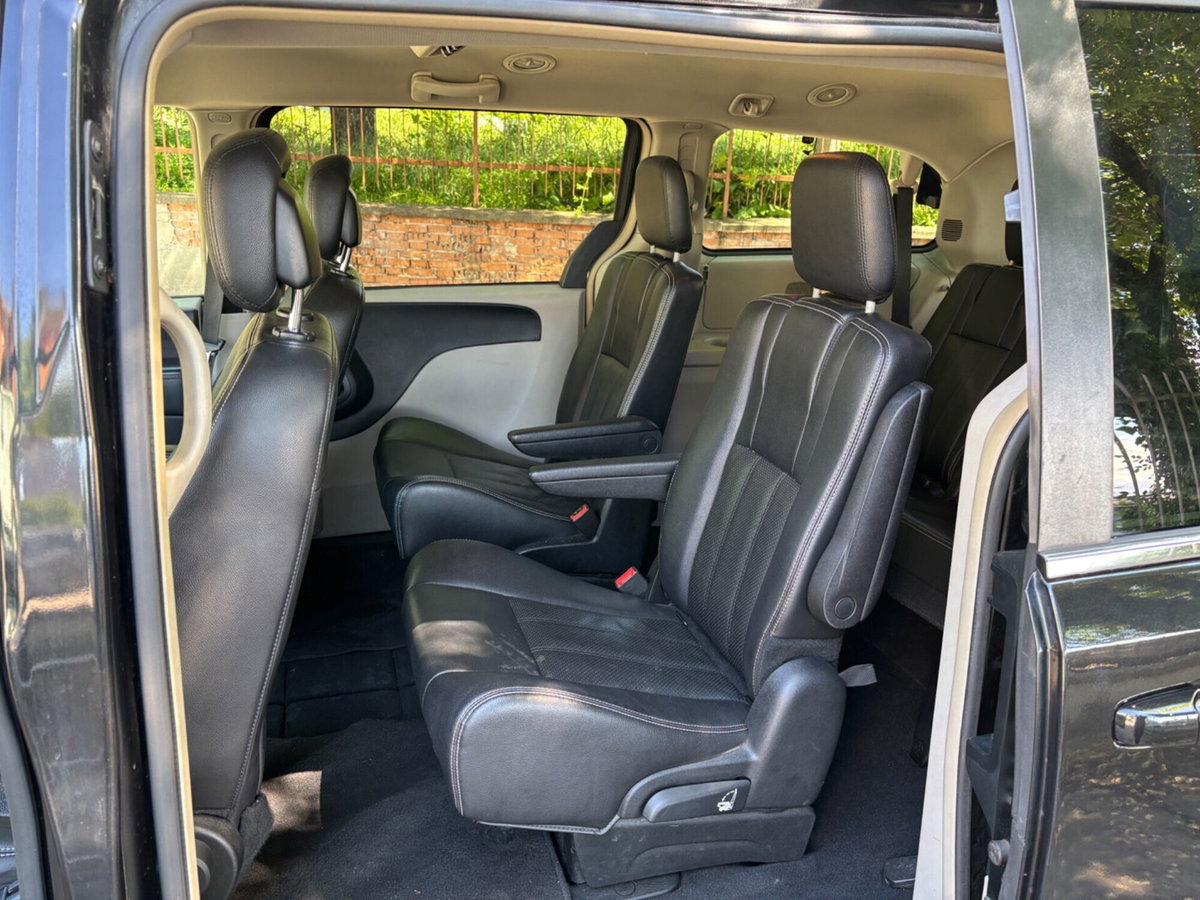 Lancia Voyager 2.8 Turbodiesel Silver 177 CV (11)