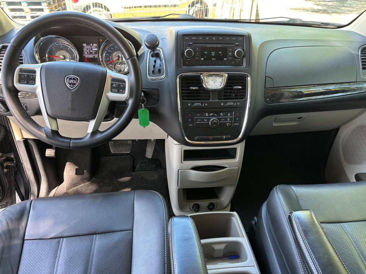 Lancia Voyager 2.8 Turbodiesel Silver 177 CV (13)
