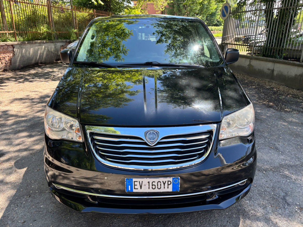 Lancia Voyager 2.8 Turbodiesel Silver 177 CV (2)