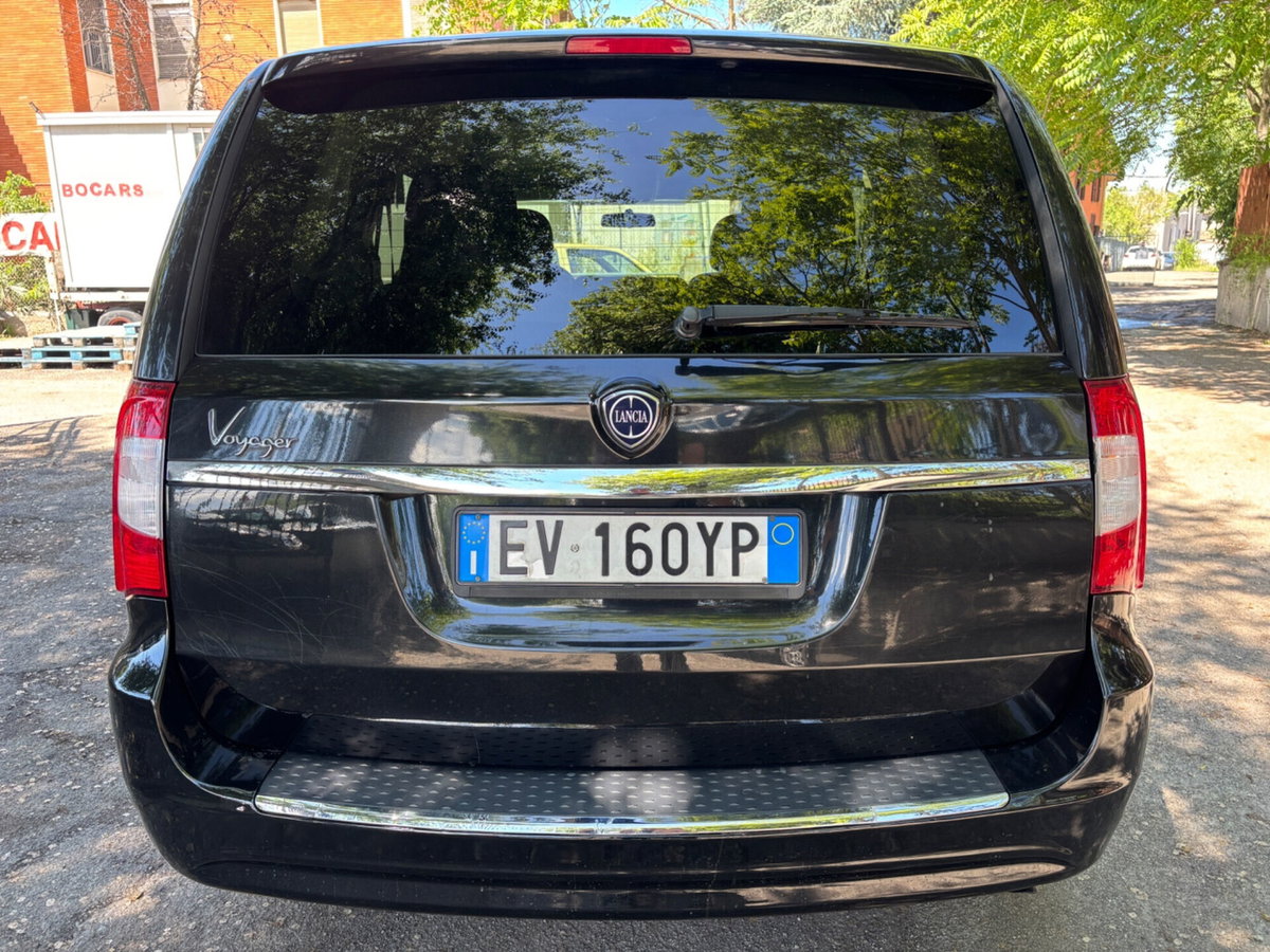 Lancia Voyager 2.8 Turbodiesel Silver 177 CV (6)