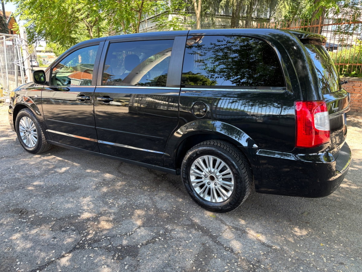 Lancia Voyager 2.8 Turbodiesel Silver 177 CV (7)