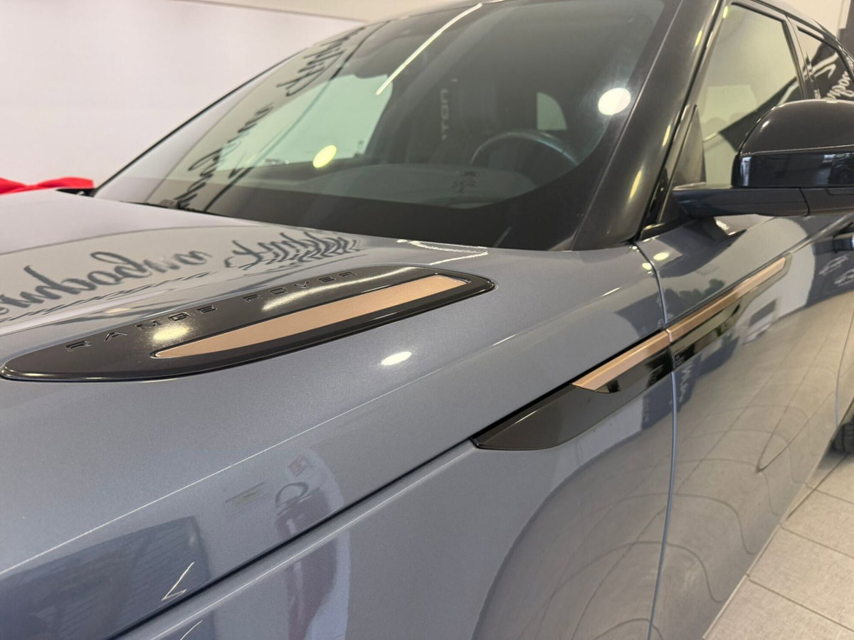 Land Rover Range Rover Velar 2.0D I4 180 CV R-Dynamic HSE (11)