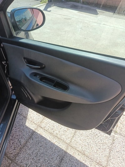Lancia Ypsilon 1.2 69 CV 5 porte Gold (11)