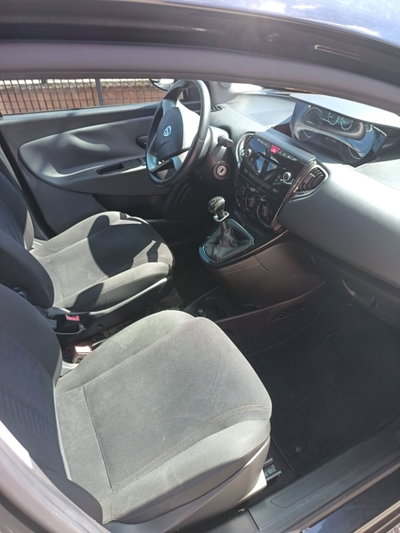 Lancia Ypsilon 1.2 69 CV 5 porte Gold (12)