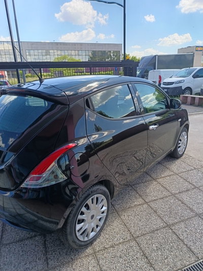 Lancia Ypsilon 1.2 69 CV 5 porte Gold (3)